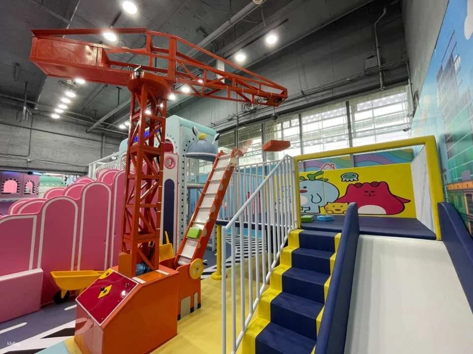 [Great Family Spots in Kowloon Bay] Kids Kids Playhouse | Newly built 7,000 sq ft indoor children's tram depot | Architecture school, maintenance bus station, role-playing firefighter experience | AR motion games | Children's playground | Kowloon Bay Mega box (9th floor)