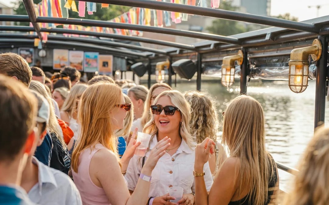 Groningen: Terrace Boat Experience with a Cozy bar Image 3
