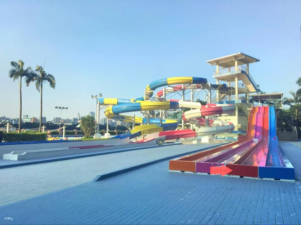 Guangzhou Golden Coast Water Park | Facing the Pearl River and overlooking the Canton Tower, a summer water park paradise
