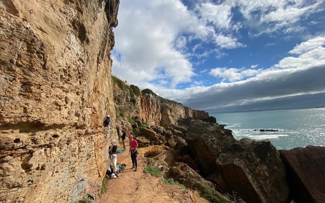 Guia Cascais Rock Climbing Guided Tour with Certified Guide and Equipment Image 1