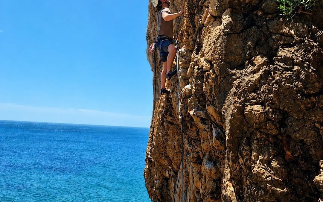 Guia Cascais Rock Climbing Guided Tour with Certified Guide and Equipment Image 3
