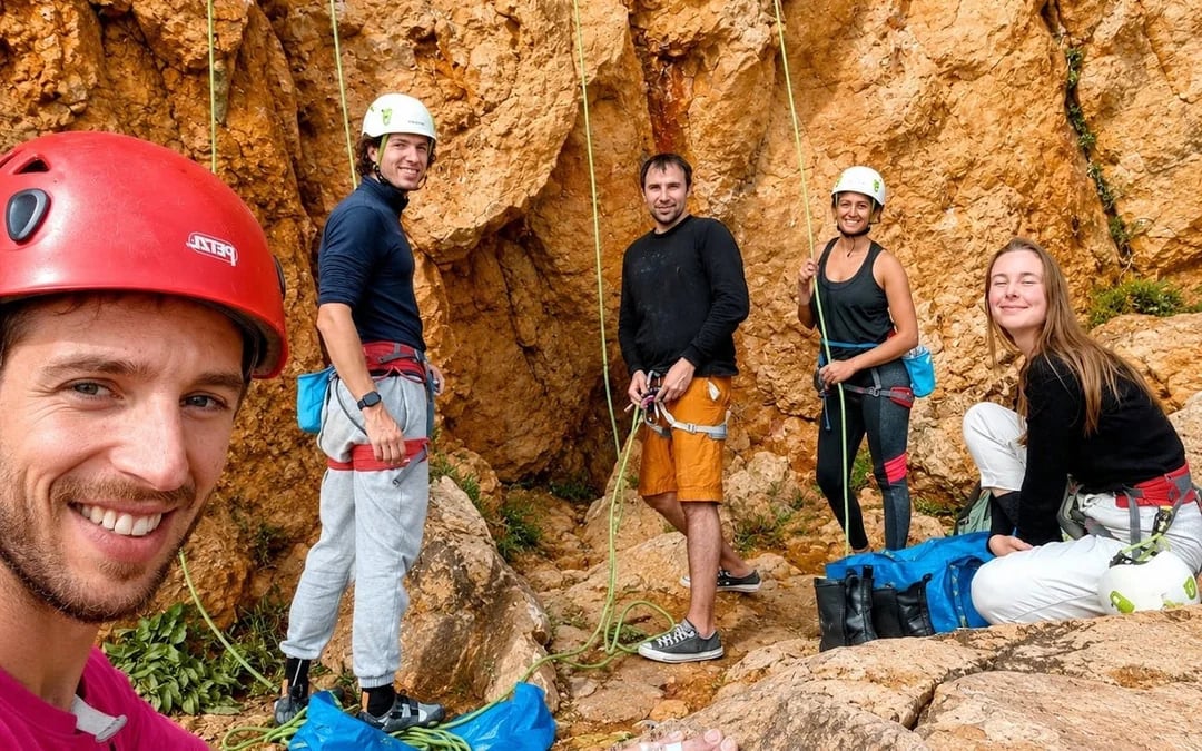 Guia Cascais Rock Climbing Guided Tour with Certified Guide and Equipment Image 4