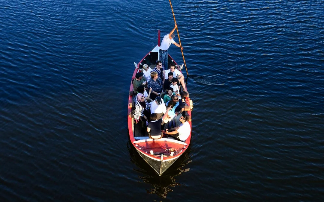 Guided Boat Tour on a Florentine Gondola Image 4