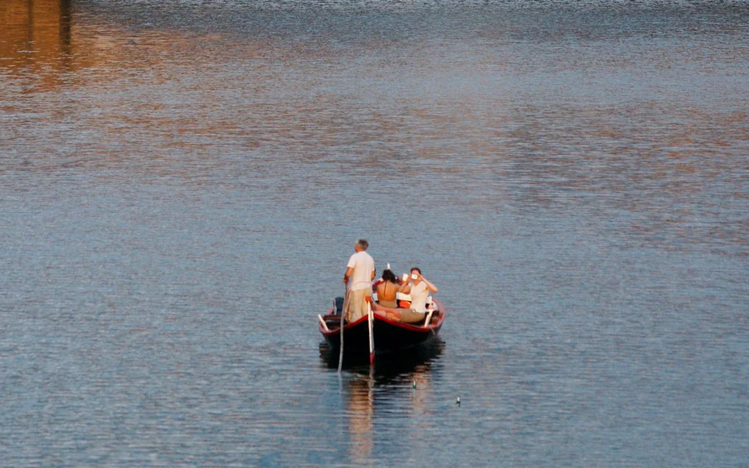 Guided Boat Tour on a Florentine Gondola Image 9