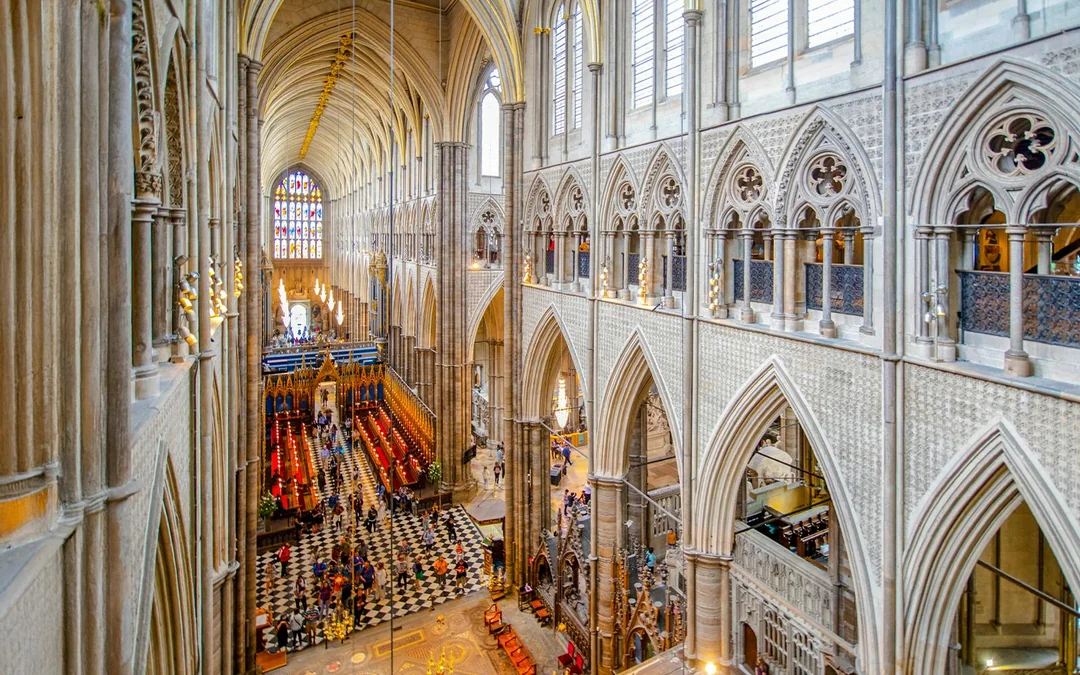Guided Bus Tour of Royal London & Westminster Abbey Visit with Afternoon Tea Image 2