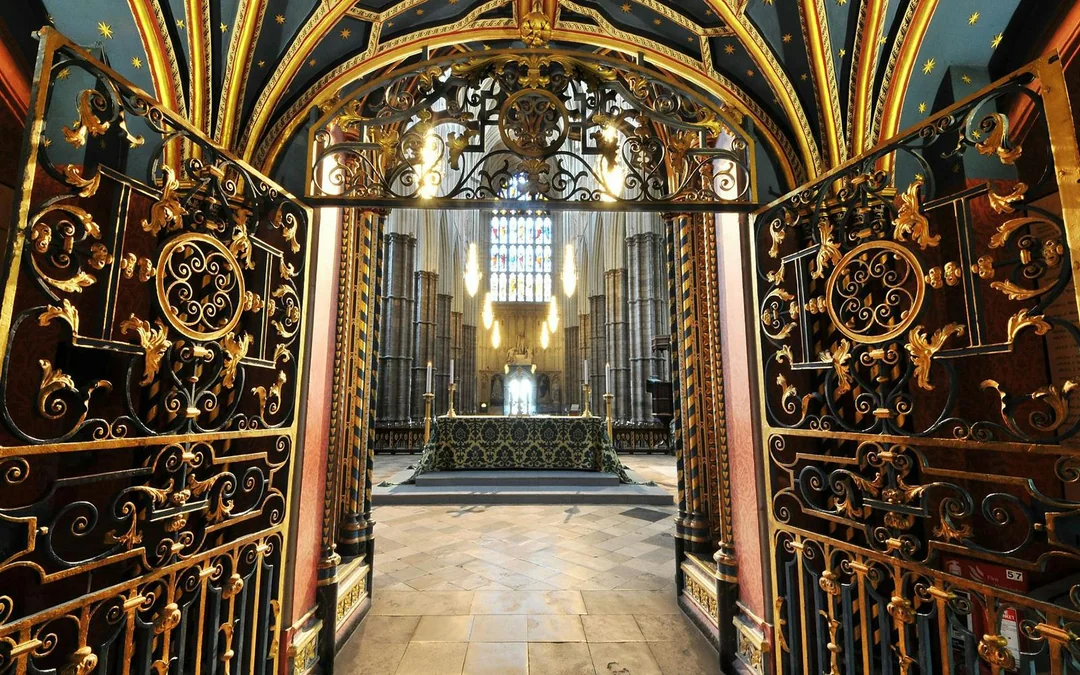 Guided Bus Tour of Royal London & Westminster Abbey Visit with Afternoon Tea Image 11