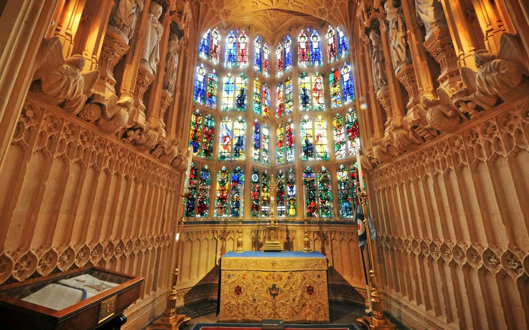 Guided Bus Tour of Royal London & Westminster Abbey Visit with Afternoon Tea Image 3