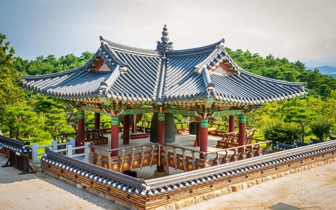 Guided Day Tour of Mt. Seorak & Naksansa Temple with Transfers Image 3