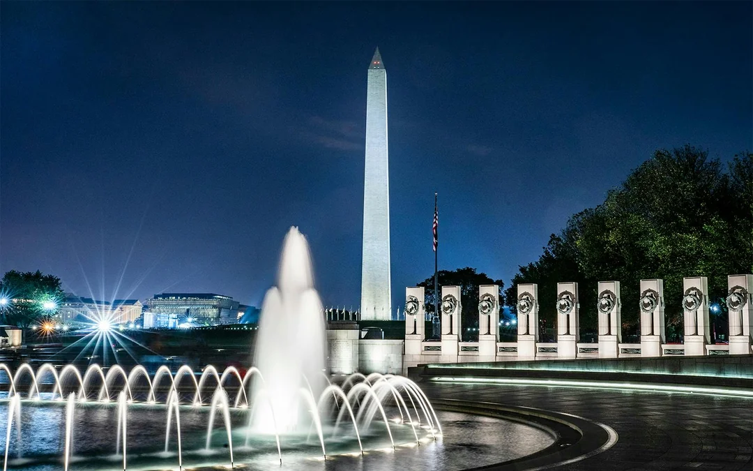 Guided Moonlight Bus Tour of Washington DC Image 5