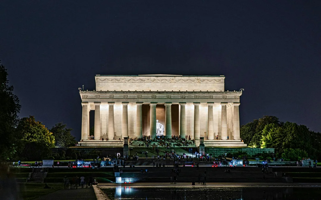 Guided Moonlight Bus Tour of Washington DC Image 9