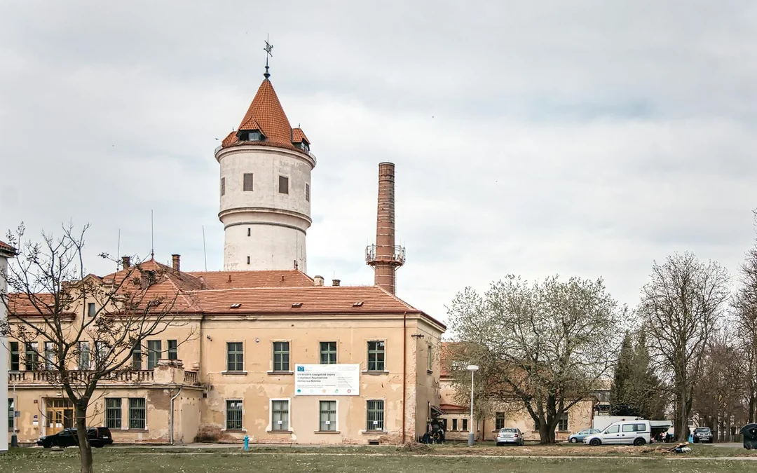 Guided Tour of Bohnice Psychiatric Hospital and Abandoned Cemetery in Prague Image 12