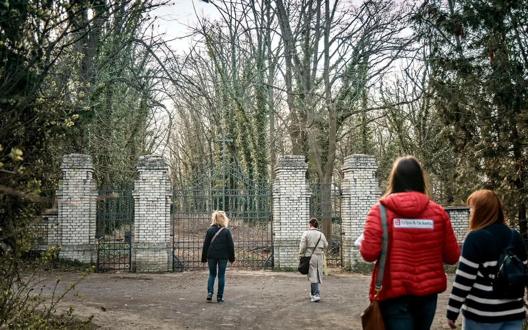 Guided Tour of Bohnice Psychiatric Hospital and Abandoned Cemetery in Prague Image 4
