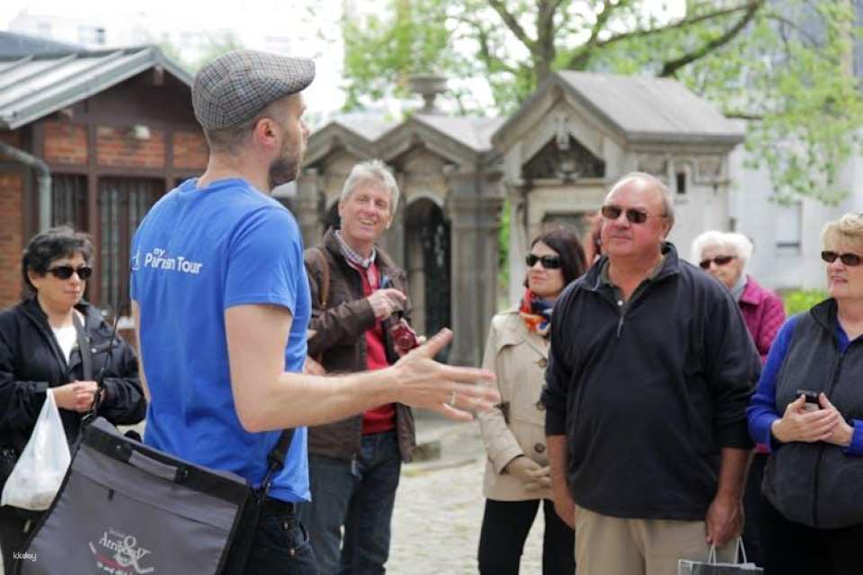 Guided tour of famous graves at Père Lachaise