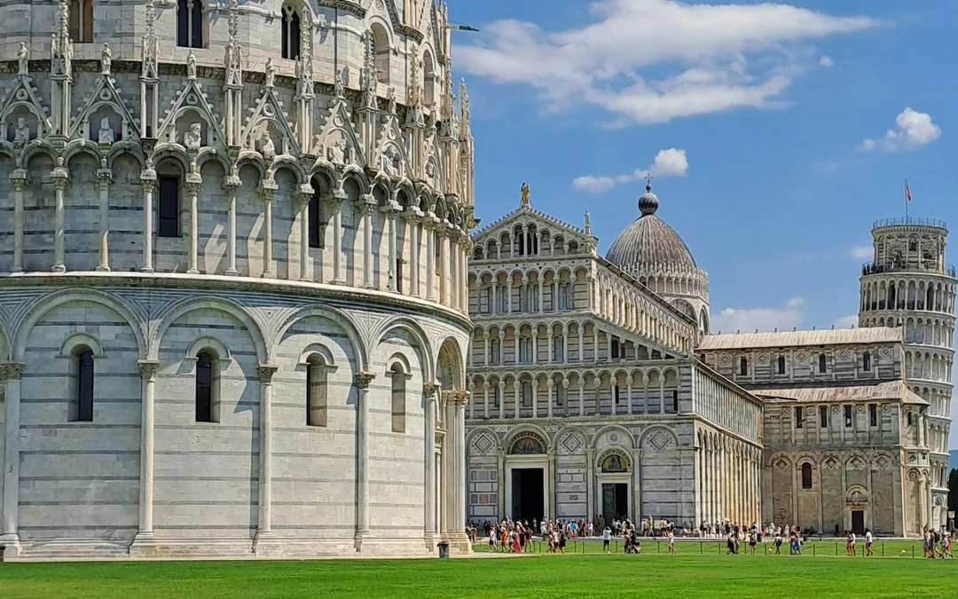 Guided Tour of Field of Miracles with Leaning Tower Climb Image 5