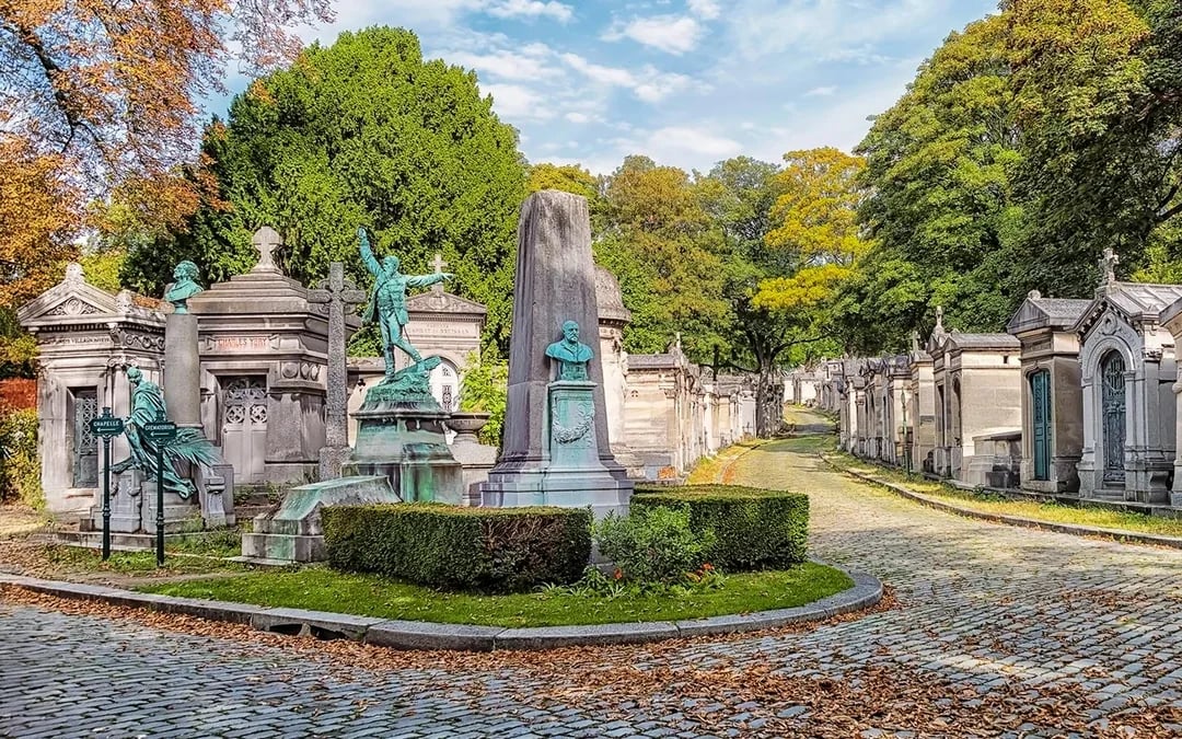 Guided Tour of Père Lachaise Cemetery’s Famous Graves Image 1