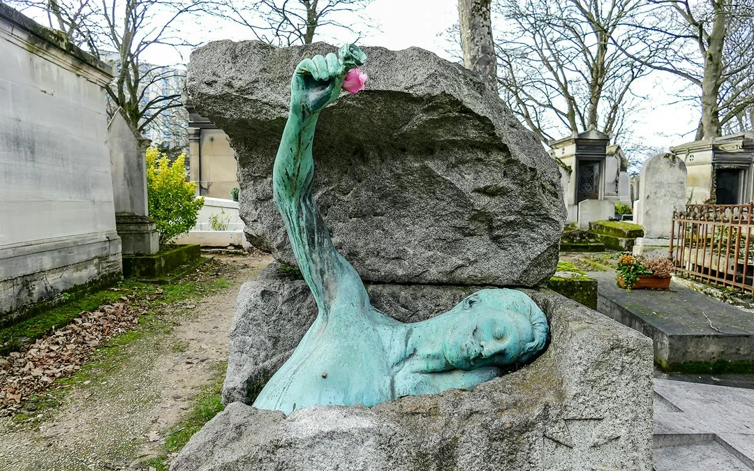 Guided Tour of Père Lachaise Cemetery’s Famous Graves Image 5