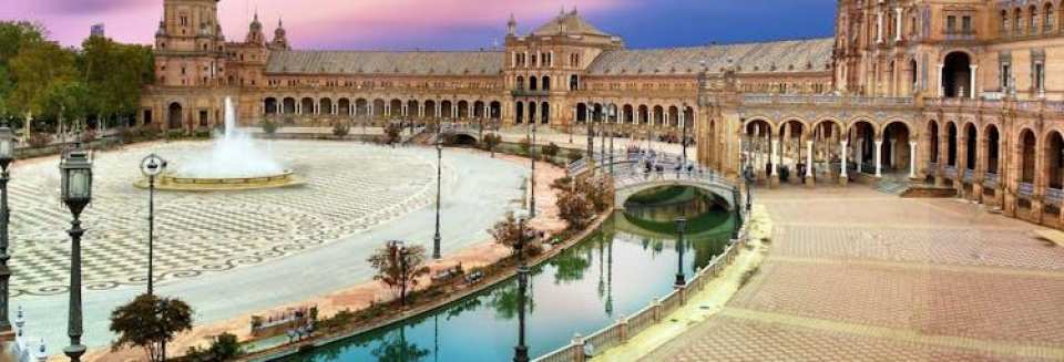 Guided tour of Plaza de España and María Luisa Park