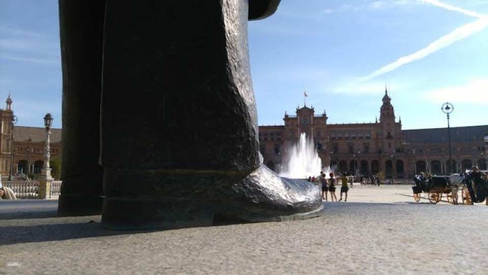 Guided tour of Plaza de España and María Luisa Park