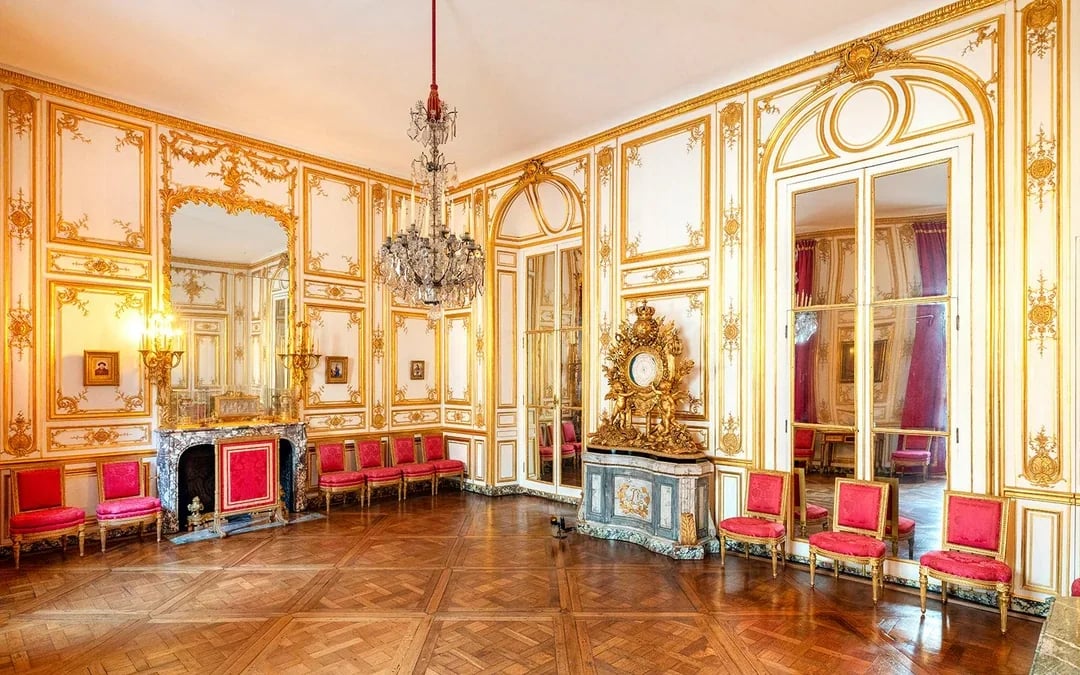 Guided Tour of the King's Private Apartments with Palace of Versailles Skip-the-Line Tickets Image 6