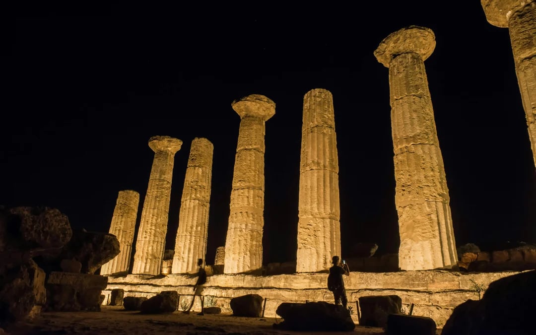 Guided tour of the Valley of the Temples under the stars with ticket included Image 3