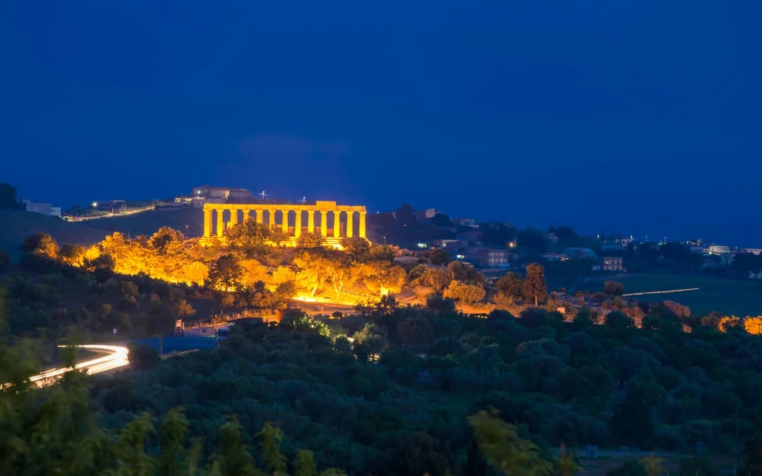 Guided tour of the Valley of the Temples under the stars with ticket included Image 7