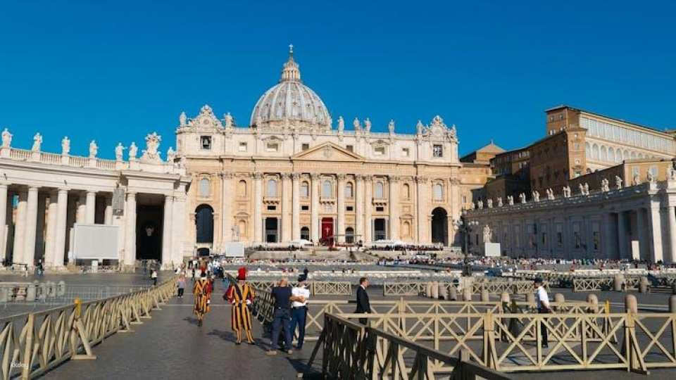 Guided tour of the Vatican City and Papal Audience