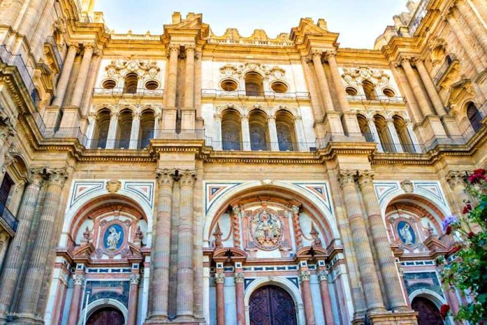 Guided tour to Malaga's photogenic places with a local