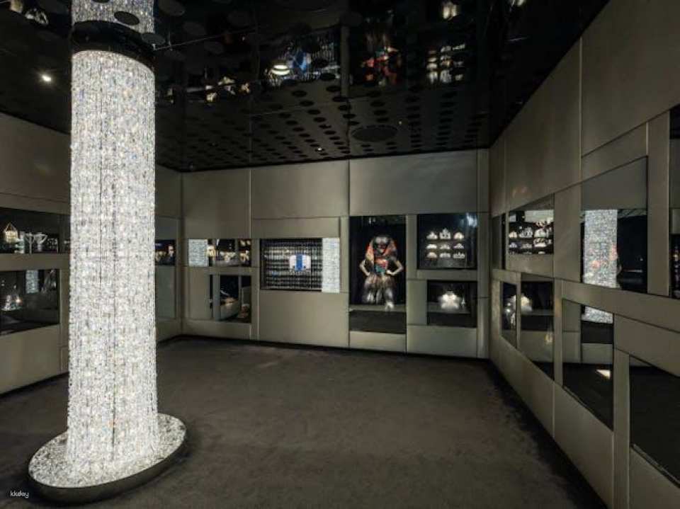 Guided visit of the Swarovski Crystal Worlds Store Vienna