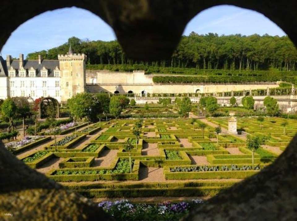 Guided visit Villandry & Azay-le-Rideau Châteaux from Tours