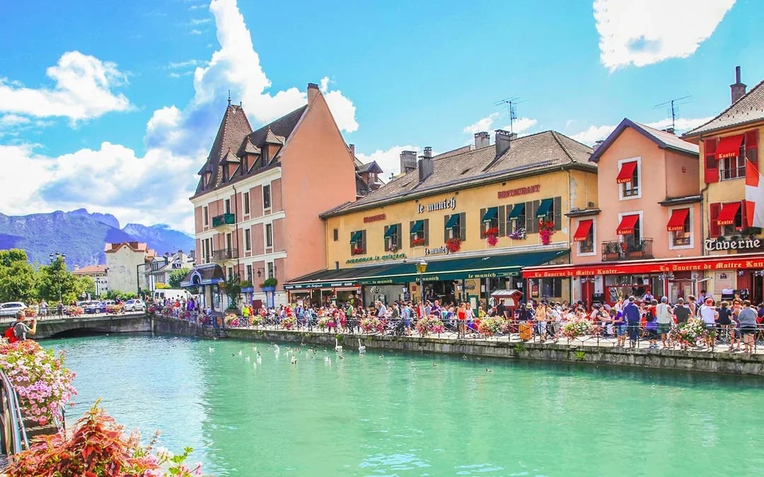 Guided Walking Tour of Annecy from Geneva Image 3