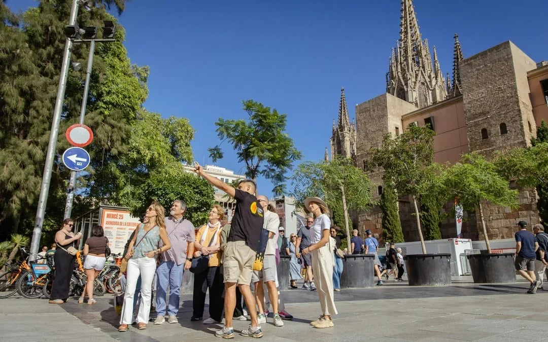 Guided Walking Tour of Barcelona Image 1
