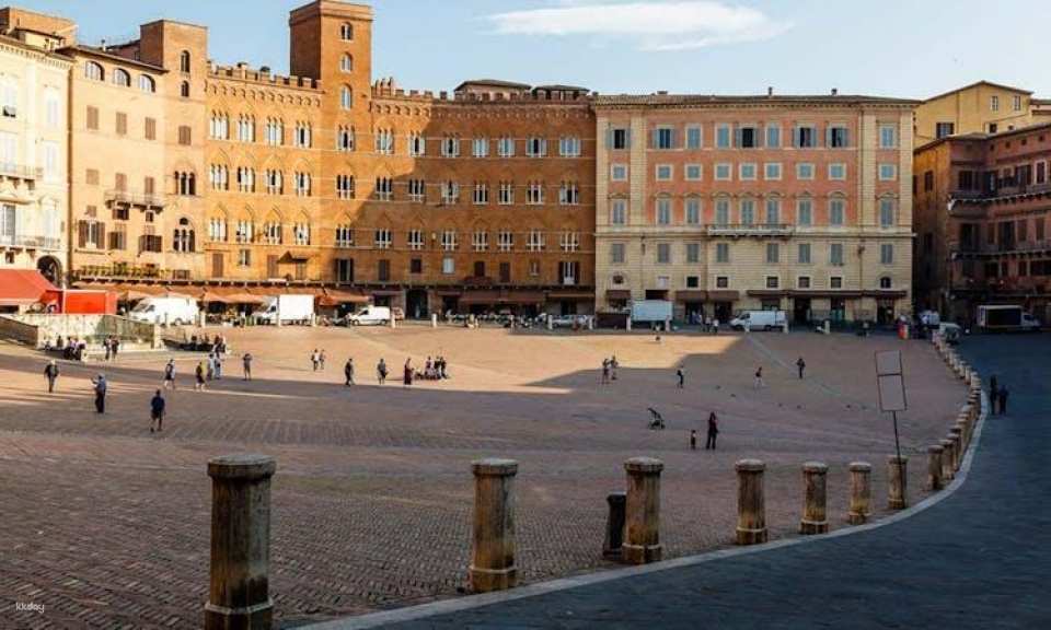 Guided walking tour of Siena