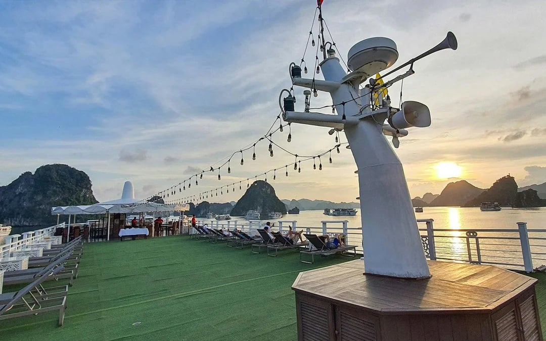 Ha Long Bay: 2D1N 5-Star Cruise Image 12