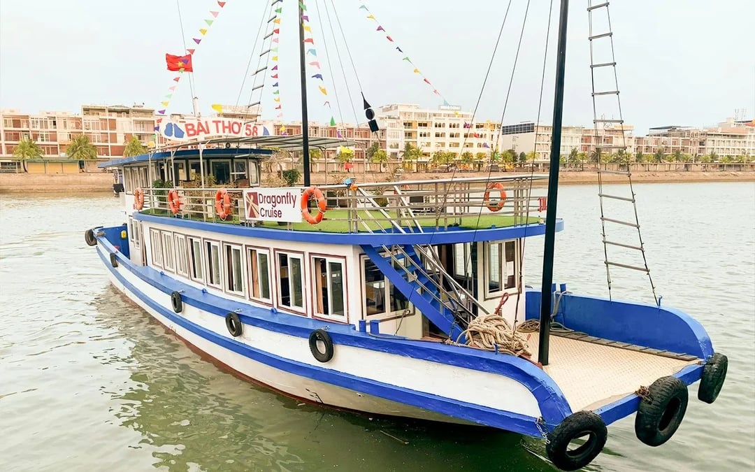 Ha Long Bay: 3-Star Day Cruise with Local Buffet Image 6