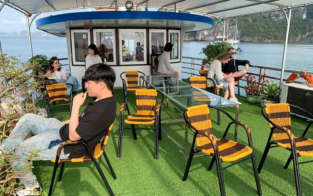 Ha Long Bay: 3-Star Day Cruise with Local Buffet Image 10
