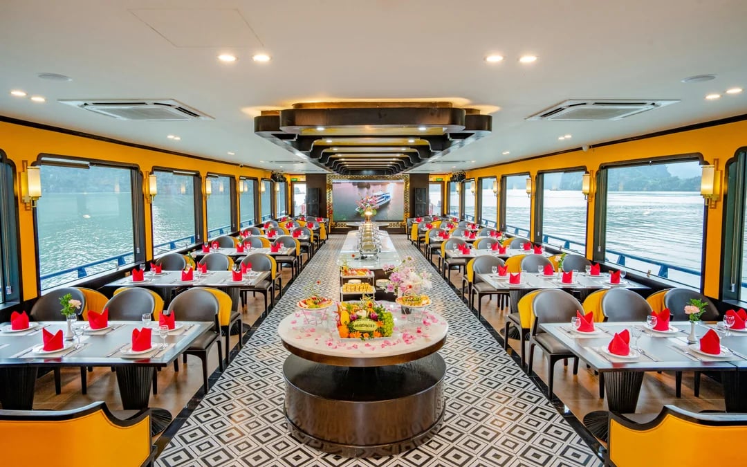 Ha Long Bay: 4-Star Day Cruise with Sundeck and Buffet Lunch Image 5