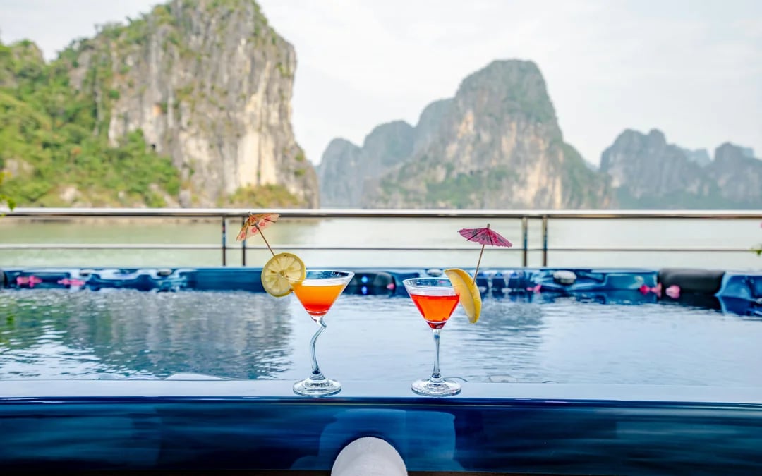 Ha Long Bay: 4-Star Day Cruise with Sundeck and Buffet Lunch Image 7