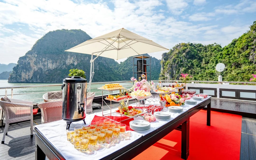 Ha Long Bay: 4-Star Day Cruise with Sundeck and Buffet Lunch Image 8
