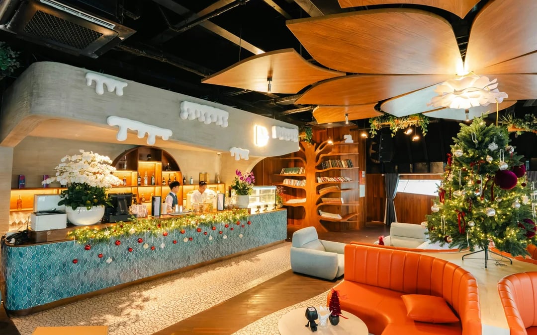 Ha Long Bay: 6-Star Day Cruise on a 4-Deck Entertainment Yacht & Gourmet Dining Image 12