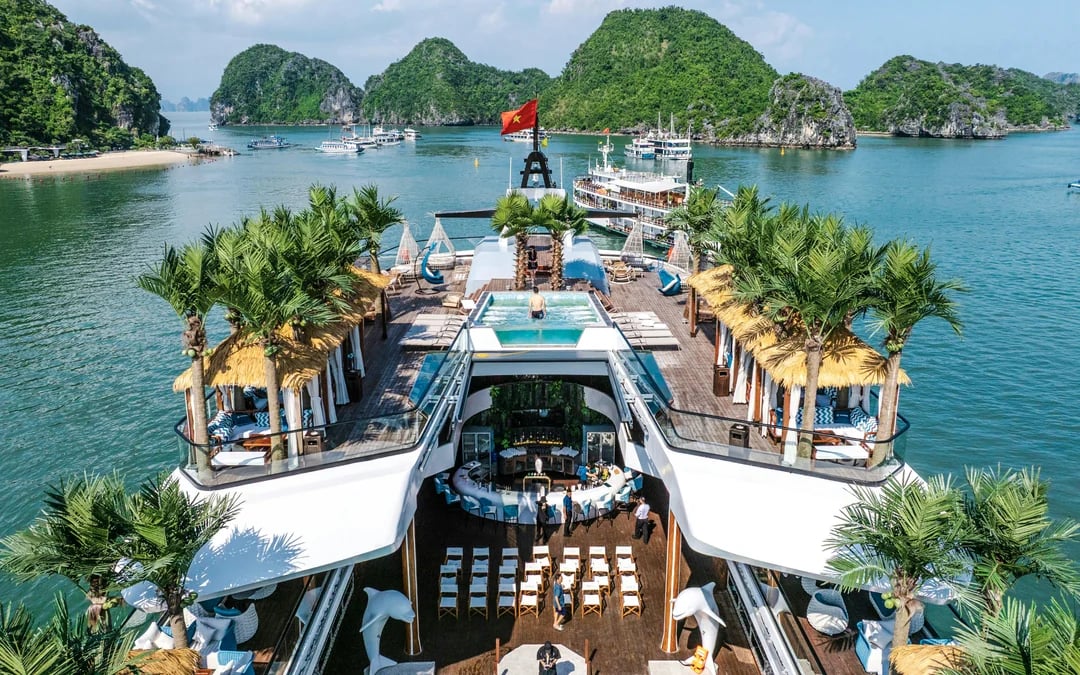 Ha Long Bay: 6-Star Day Cruise on a 4-Deck Entertainment Yacht & Gourmet Dining Image 6