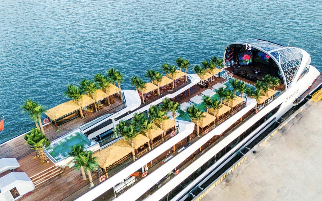 Ha Long Bay: 6-Star Day Cruise on a 4-Deck Entertainment Yacht & Gourmet Dining Image 7