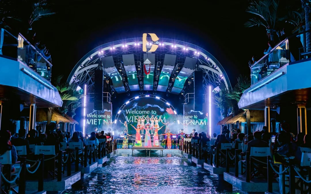 Ha Long Bay: 6-Star Day Cruise on a 4-Deck Entertainment Yacht & Gourmet Dining Image 8