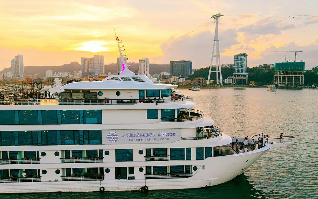 Ha Long Bay: Ambassador Cruise with Infinity Pool, open-air Jacuzzi & International Dining Image 10