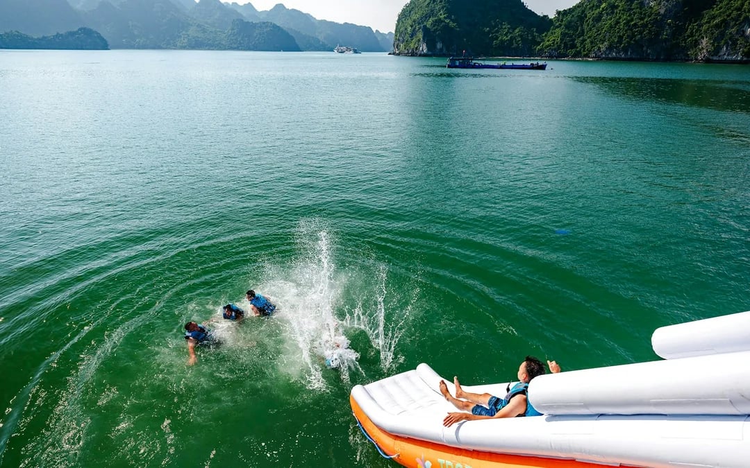 Ha Long Bay and Lan Ha Bay Day Cruise with Cat Ba Island, Trung Trang Cave and Kayaking Image 6