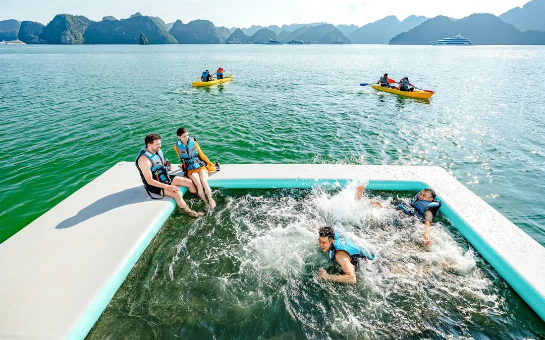 Ha Long Bay and Lan Ha Bay Day Cruise with Cat Ba Island, Trung Trang Cave and Kayaking Image 7