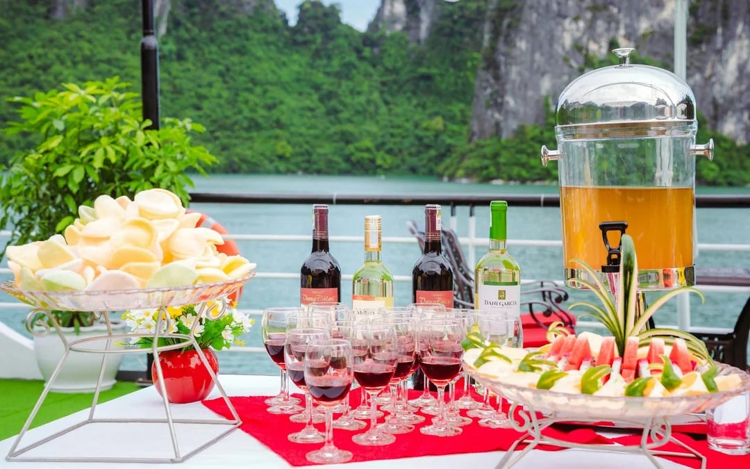 Ha Long Bay: Day Cruise with Indian Lunch & Transfers Image 6