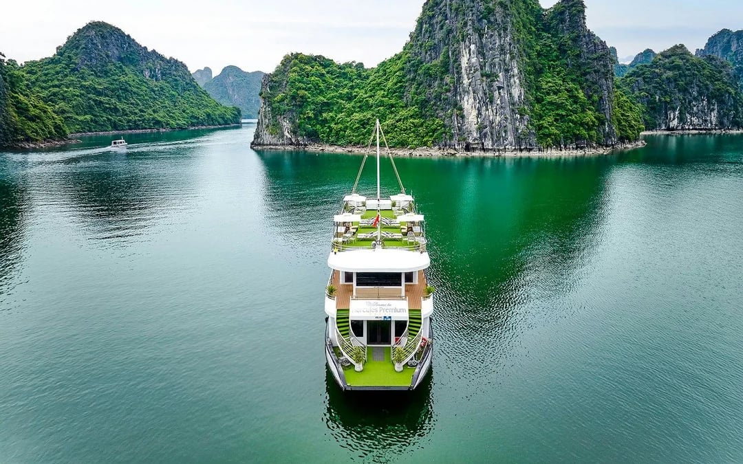 Ha Long Bay Premium Boutique Cruise with Rooftop Jacuzzi Yacht & Lively Onboard Experiences Image 2