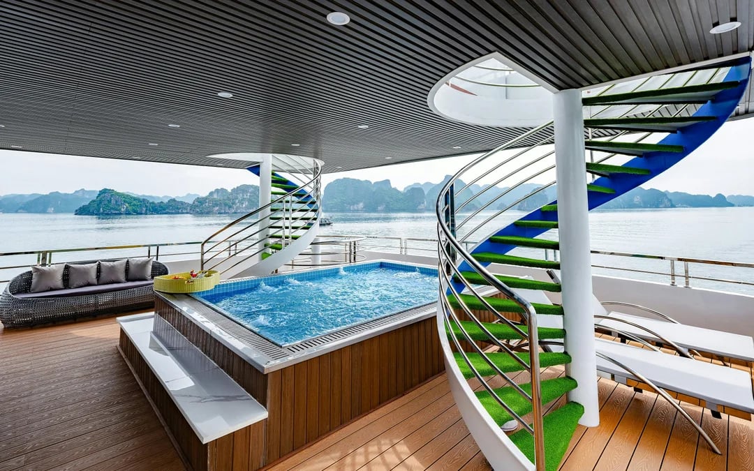 Ha Long Bay Premium Boutique Cruise with Rooftop Jacuzzi Yacht & Lively Onboard Experiences Image 5