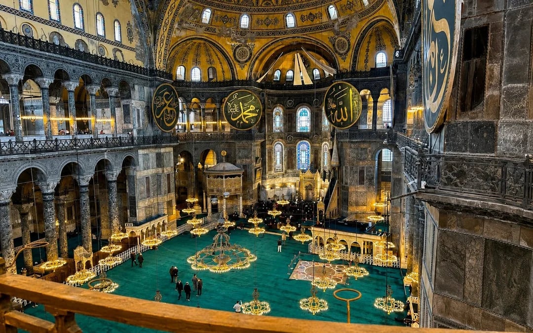  Hagia Sophia, Blue Mosque & Basilica Cistern Small Group Guided Tour Image 6