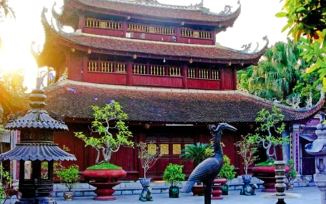 Hai Phong City Tour with Round-Trip Train, Market Tour and Local Meals Image 6